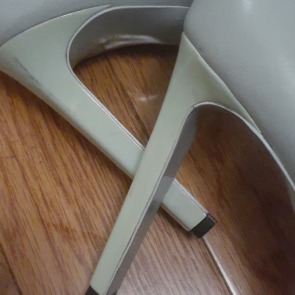 CLOSET clearance - Picture 5 of 6